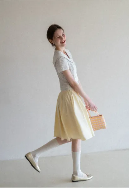 Polka dot short sleeve shirt with collar and buttons