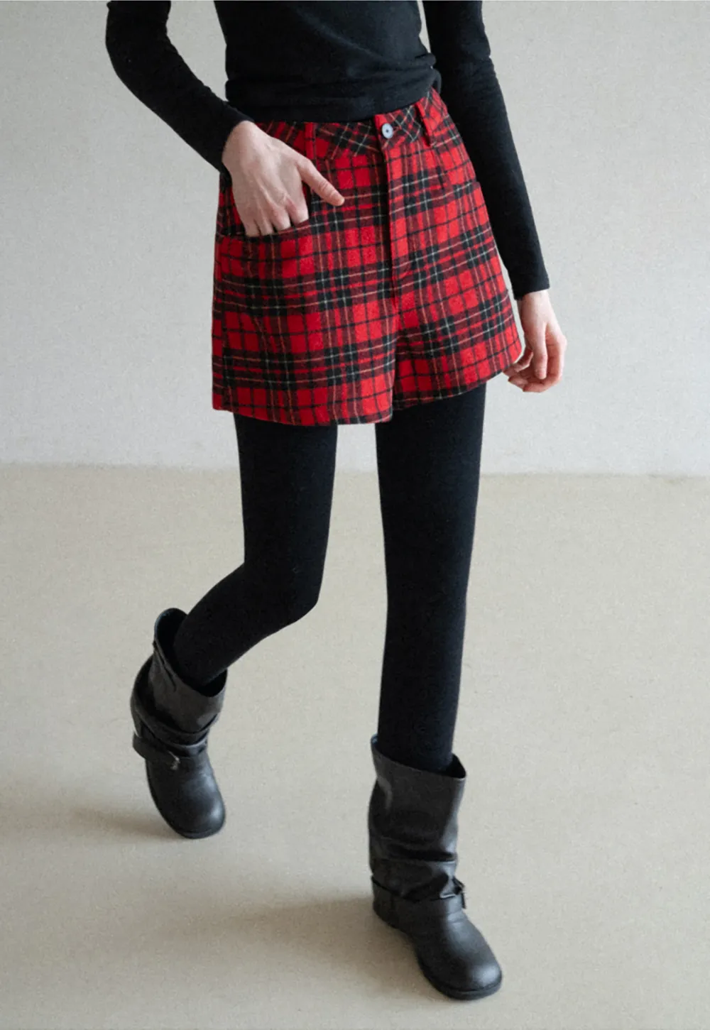 High waist plaid shorts with front pocket design