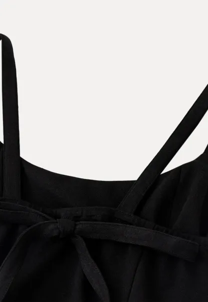 Sleeveless dress with thin straps and flared skirt