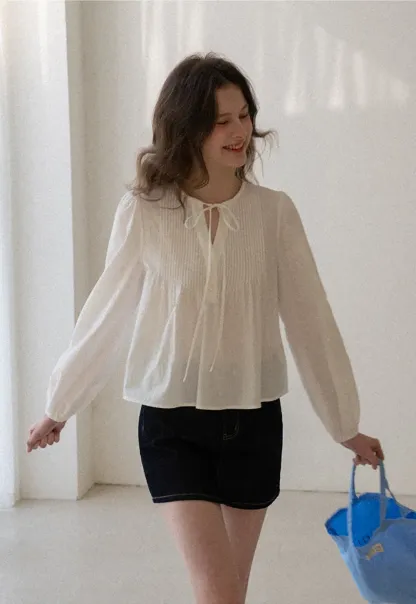 Pleated blouse with tie neck and long sleeves