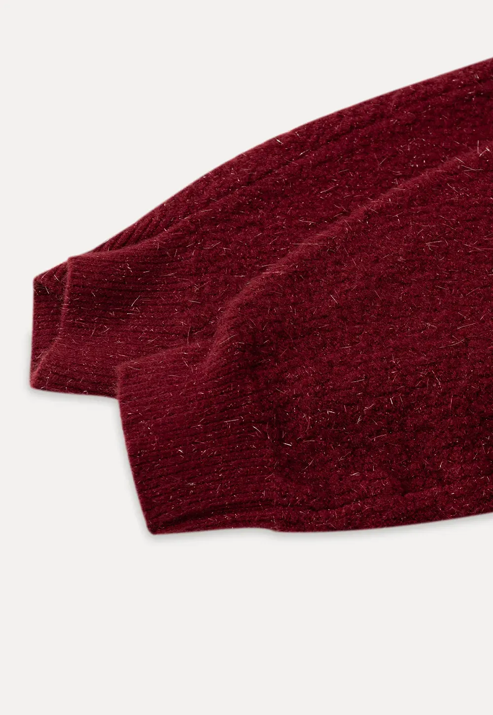 Elegant knit dress with long sleeves and round neckline