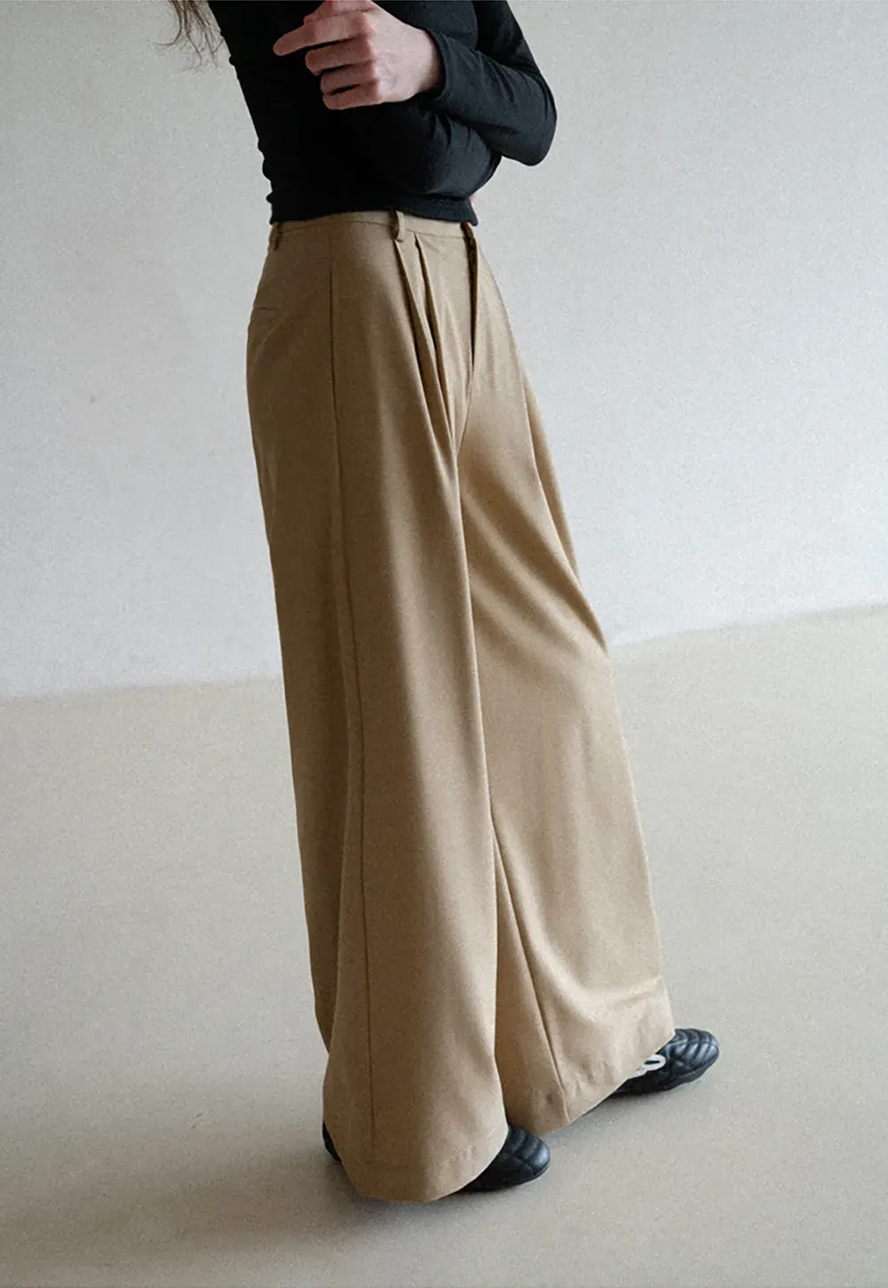 Wide leg pleated casual pants with front pockets