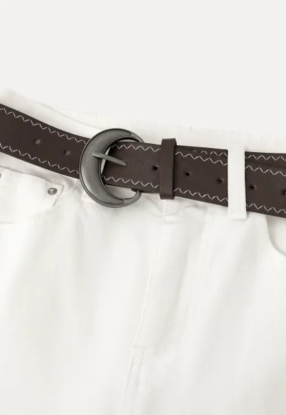 flared high waist jeans with back pocket design