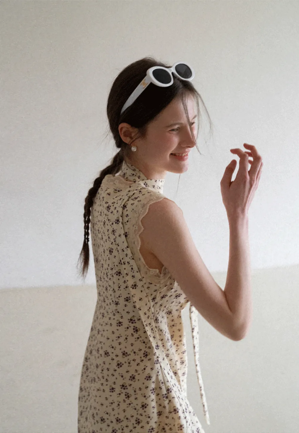 Floral Print Sleeveless Dress with Lace Trim and Choker Neckline