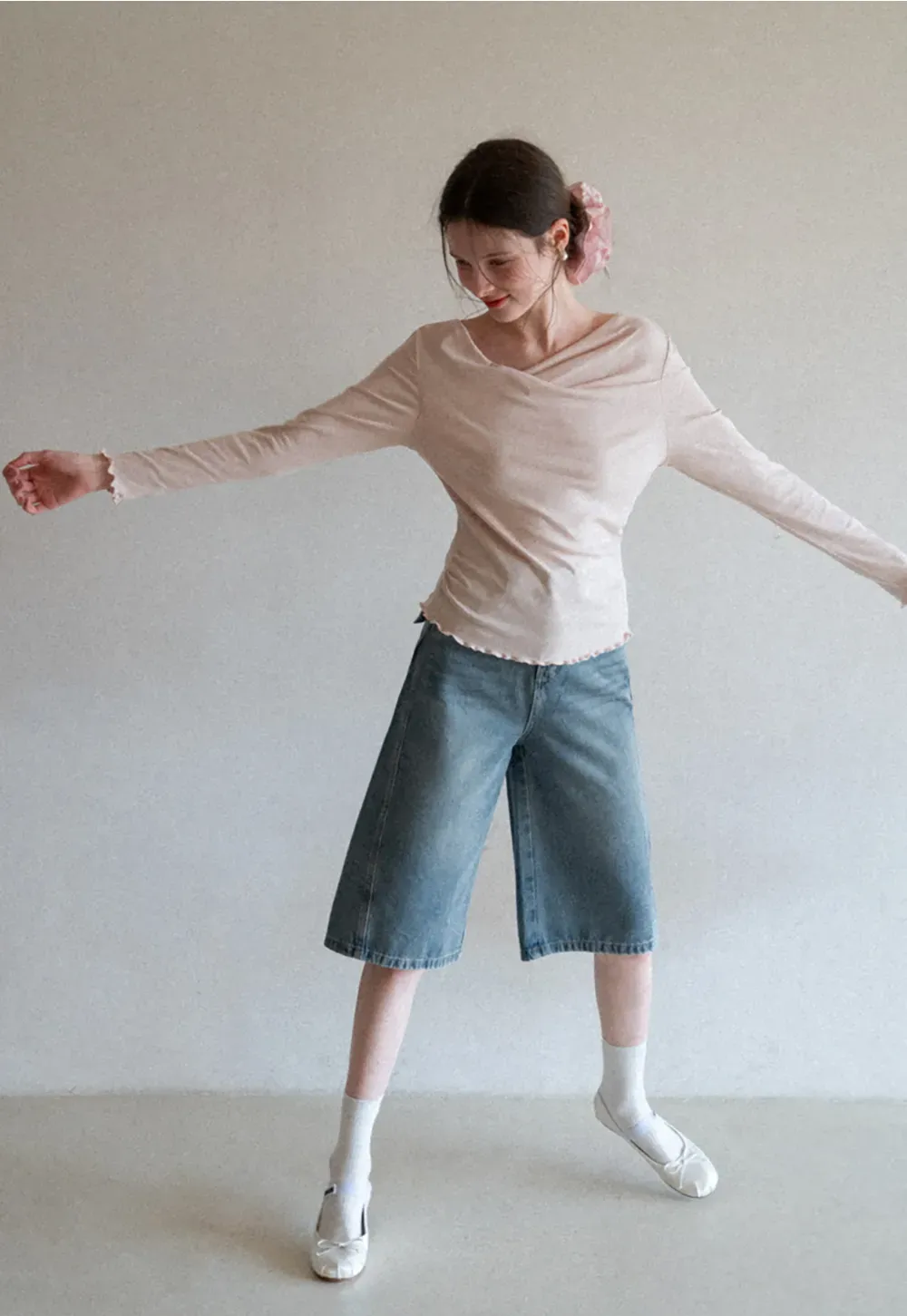 Long sleeve top with ruffled hem and cuffs