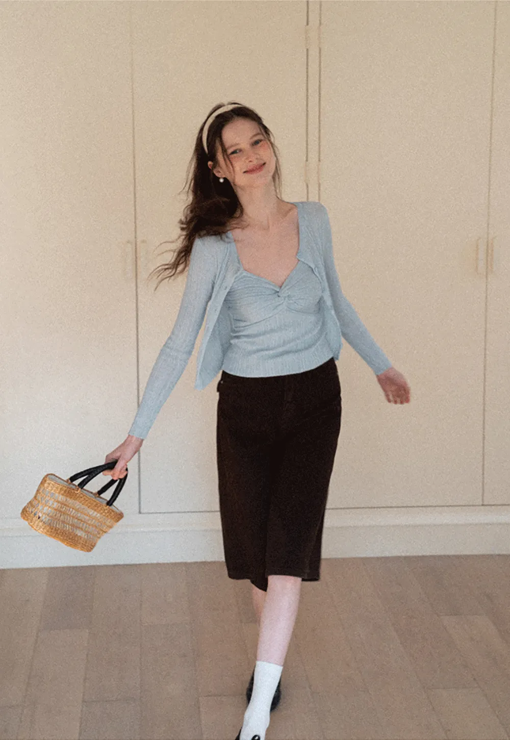 Ribbed knit sweater with V neckline and long sleeves