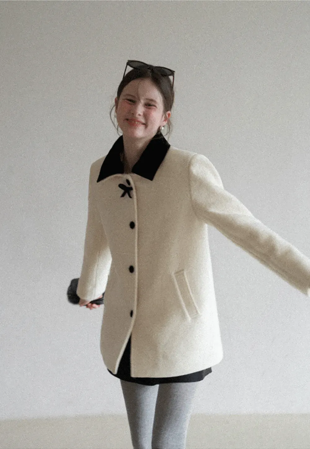 Elegant Wool Coat with Bow Detail and Contrasting Collar