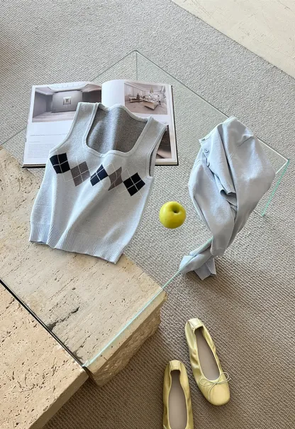 Woolen knit sweater with argyle pattern and buttons