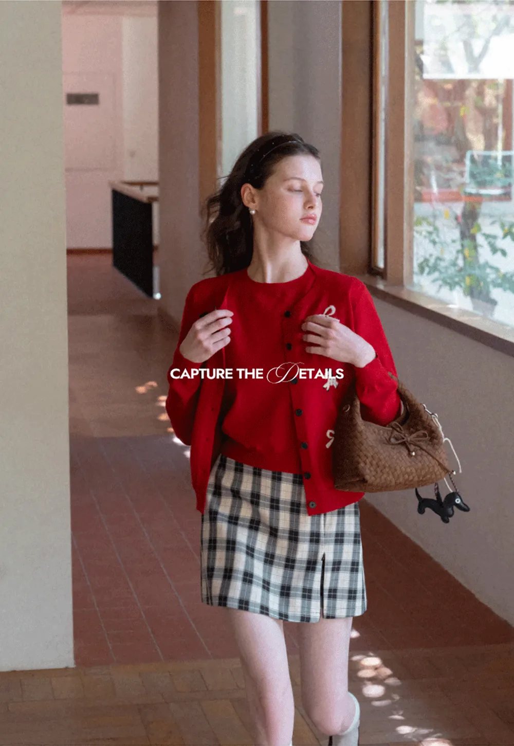 Woolen knit sweater with horse and bow motifs