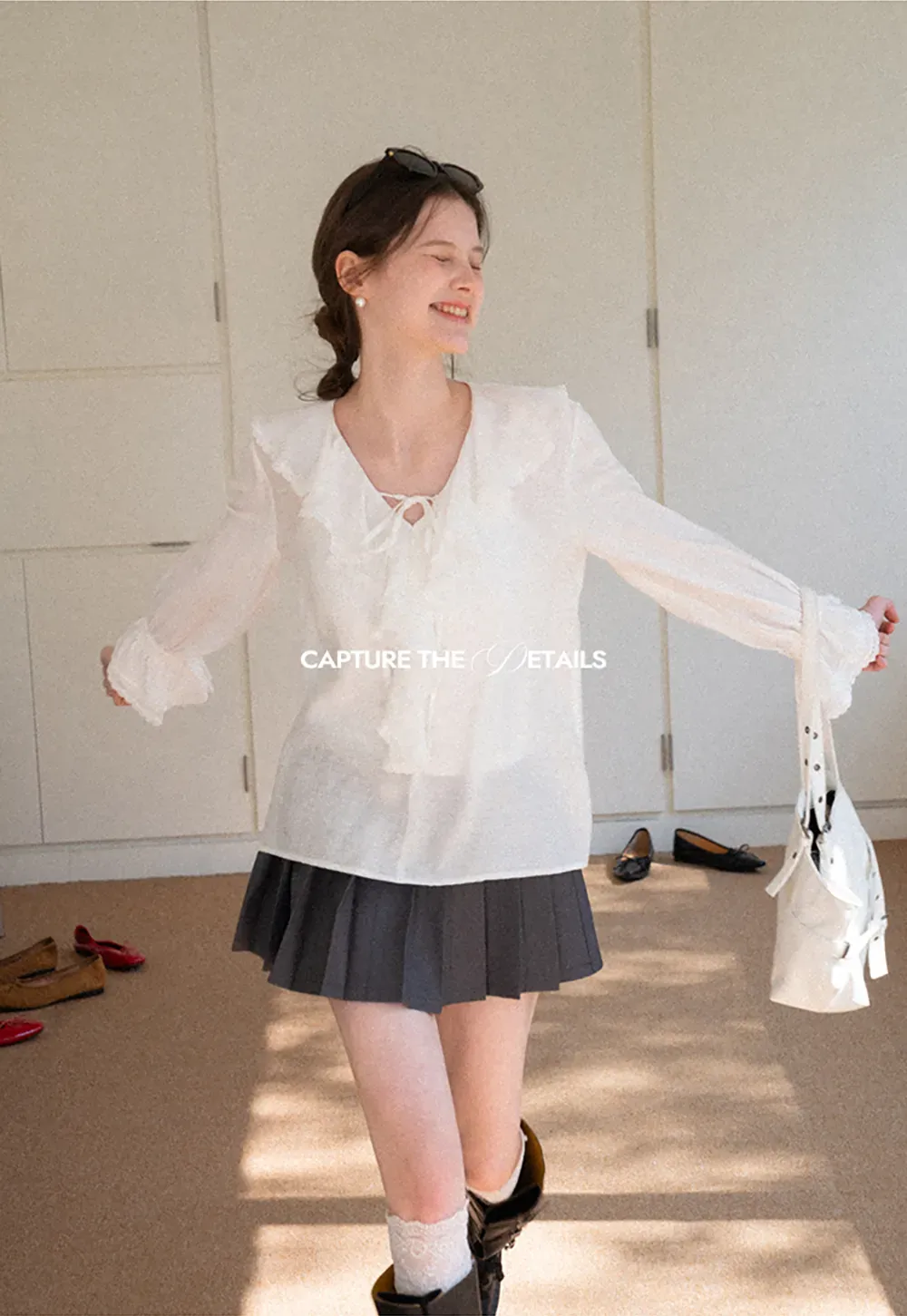 Pleated skirt with high waist and flared hem