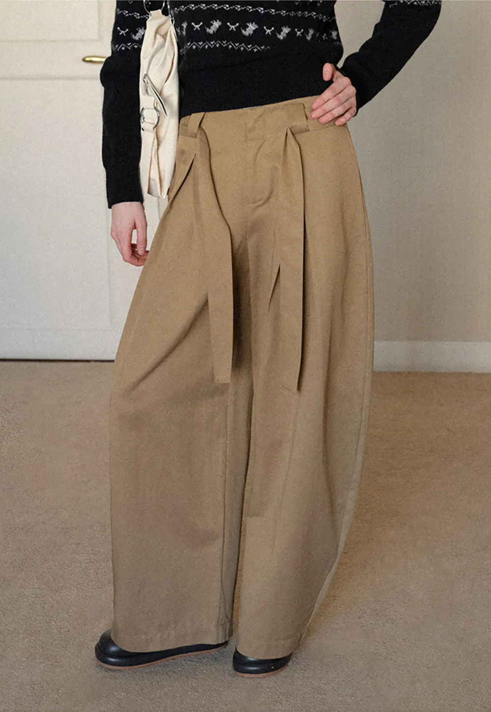 Wide leg pleated casual pants with tie waist design