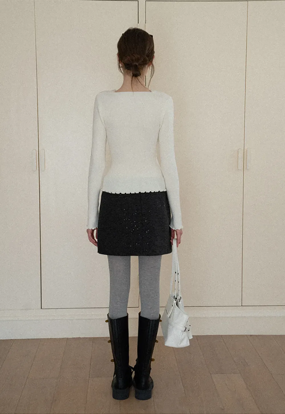 Elegant V Neck Lace Trim Knit Top with Asymmetrical Hem