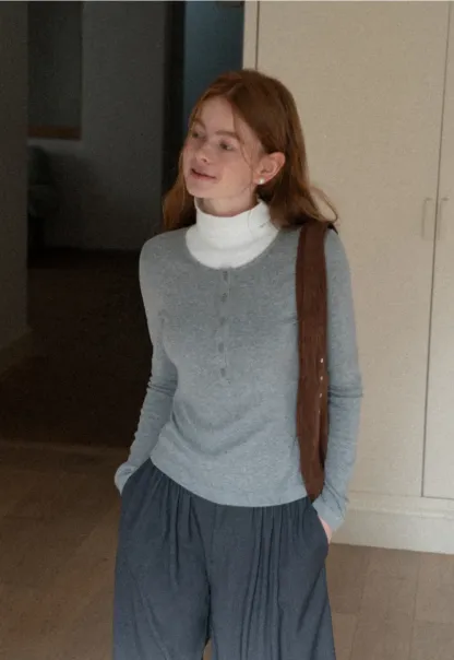 Stylish Gray Long-Sleeve Turtleneck Top