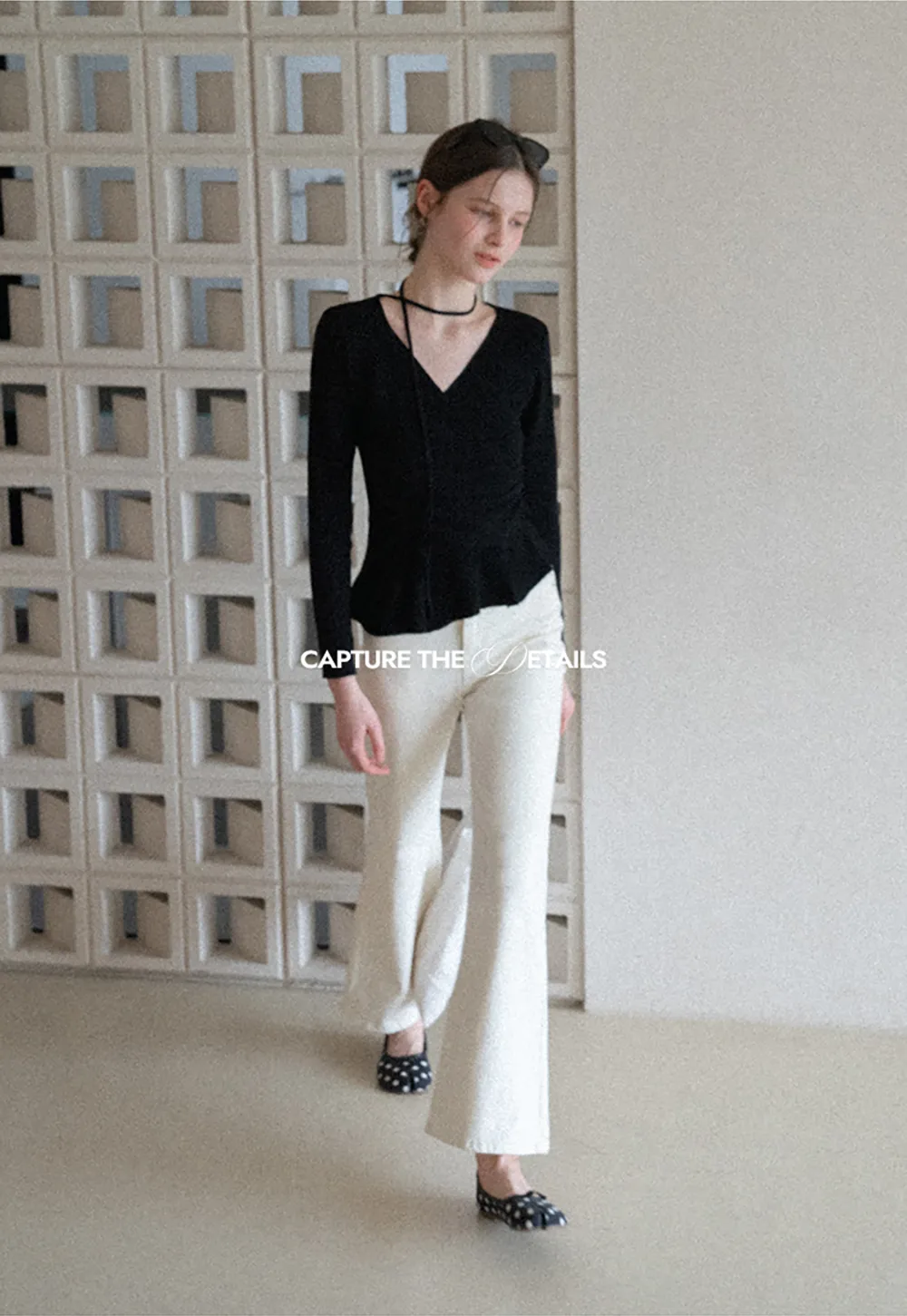 flared high waist jeans with back pocket design