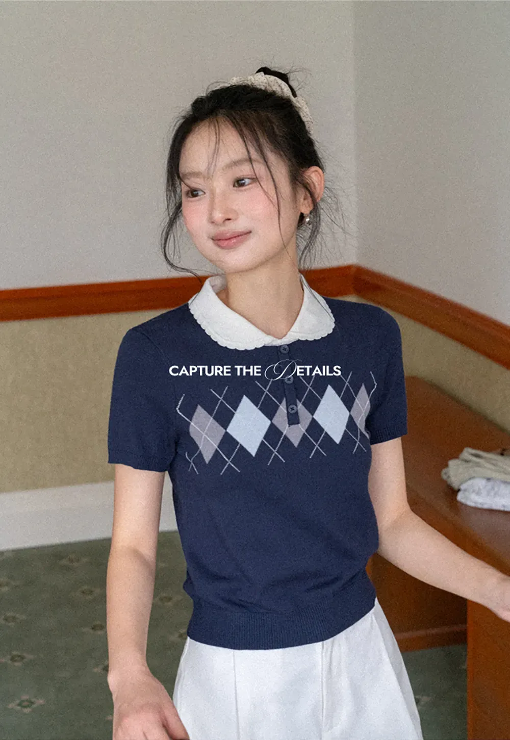 Knitted Short Sleeve Sweater with Collar and Diamond Pattern