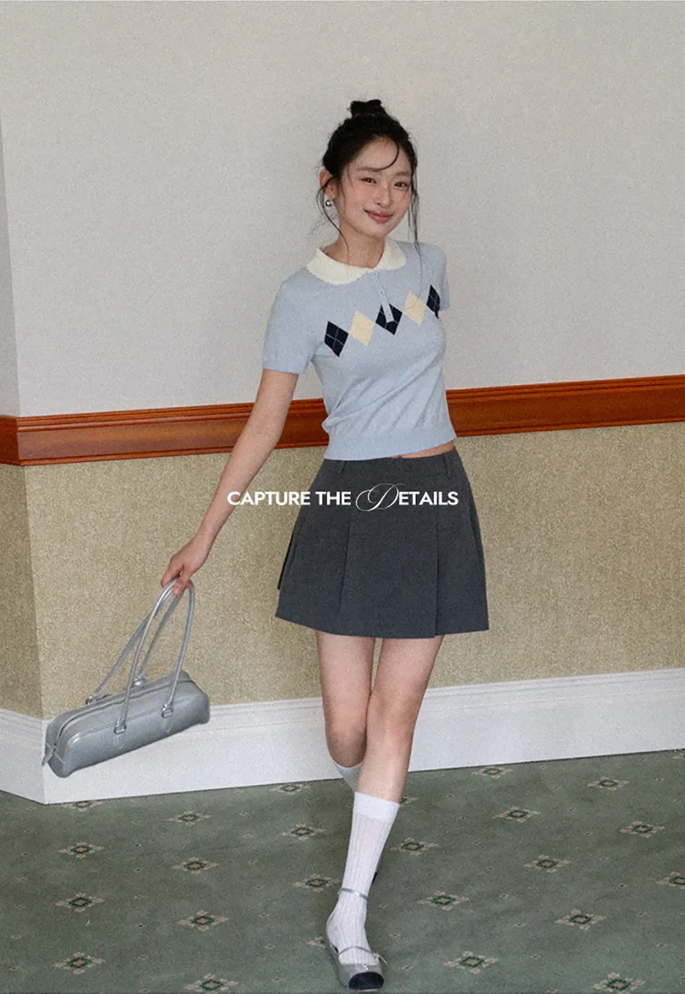 Knitted Short Sleeve Sweater with Collar and Diamond Pattern