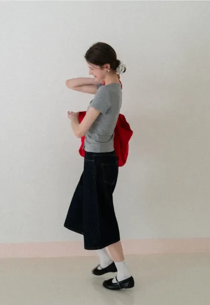 Wide leg cropped denim pants with contrast stitching