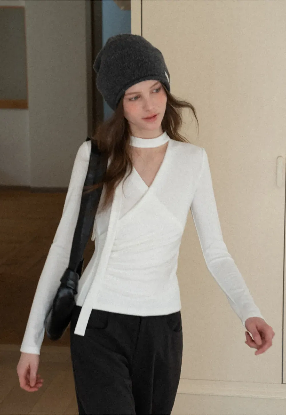 V neck long sleeve top with choker design