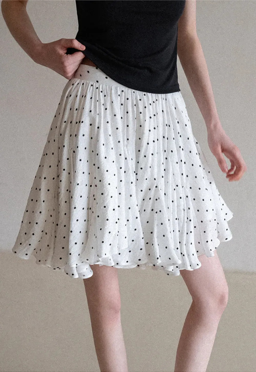 Polka dot pleated skirt with elastic waistband