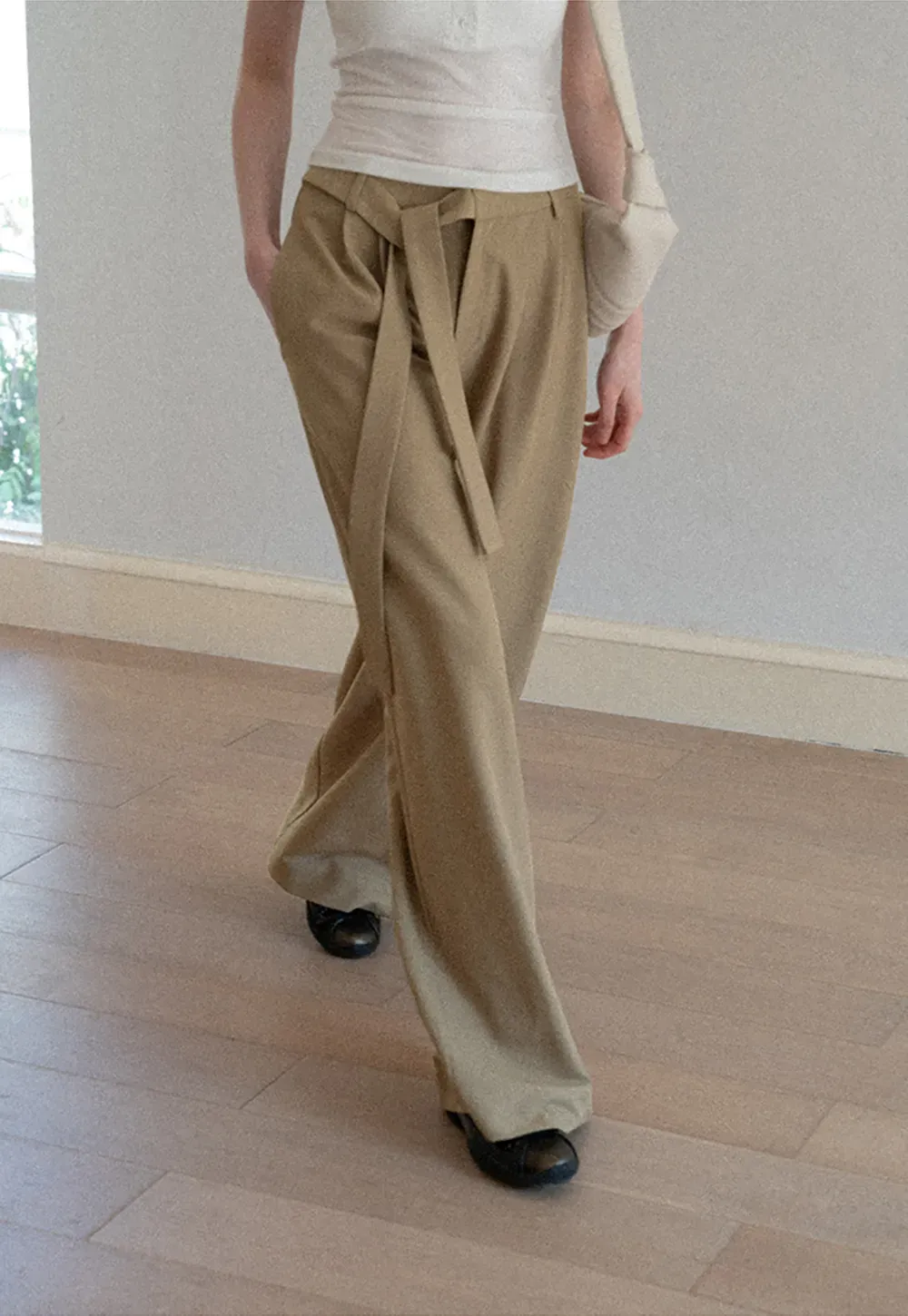 Wide leg casual pants with waist tie