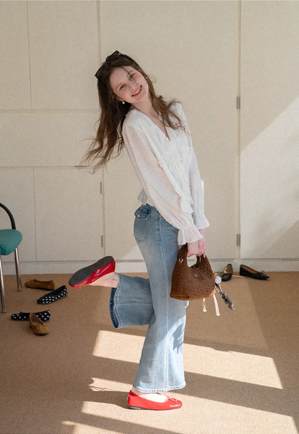 flared high waist jeans with back pocket design