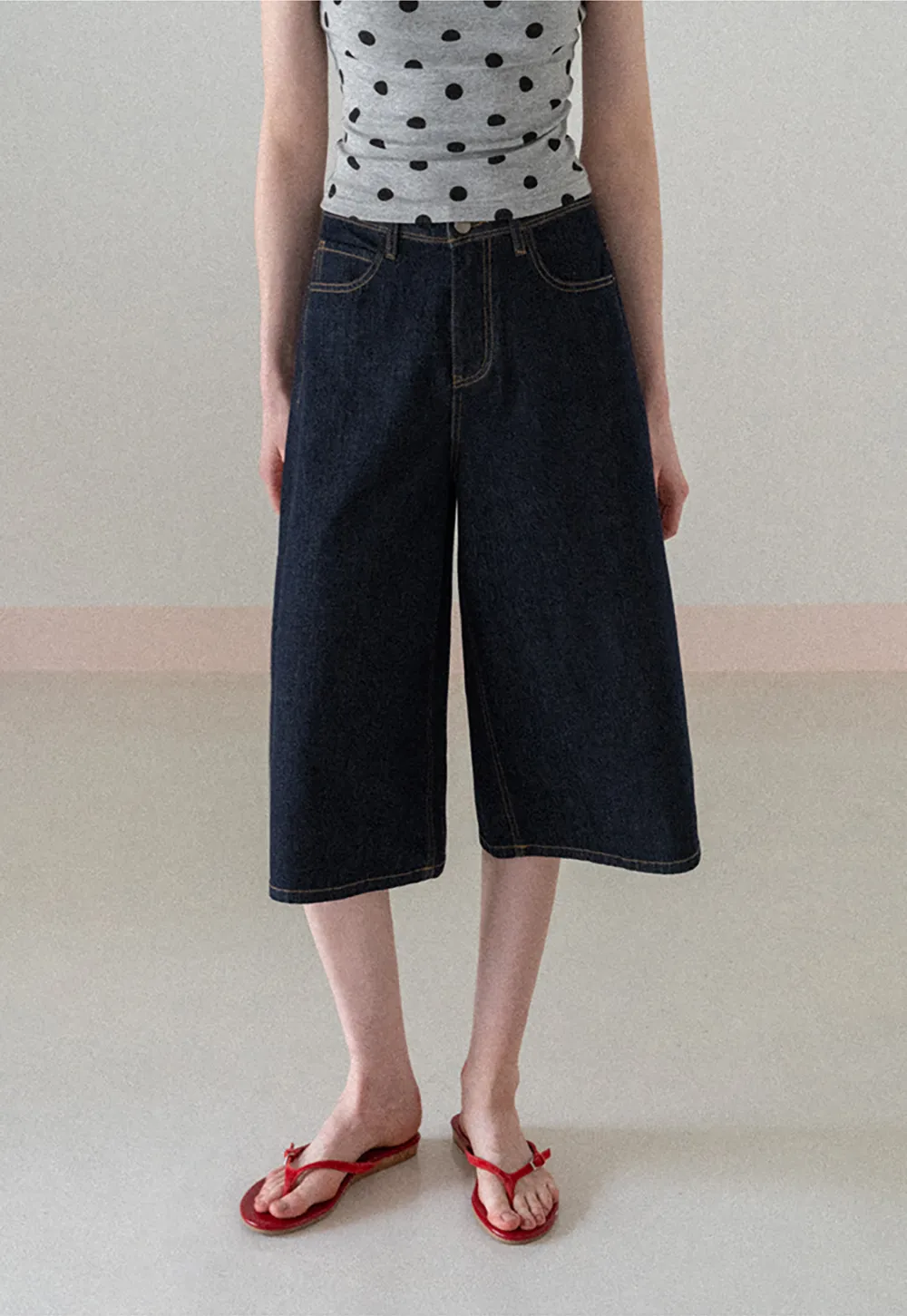 Wide leg cropped denim pants with contrast stitching