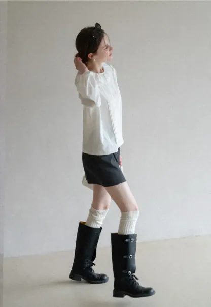 A-line mini skirt with front zipper closure