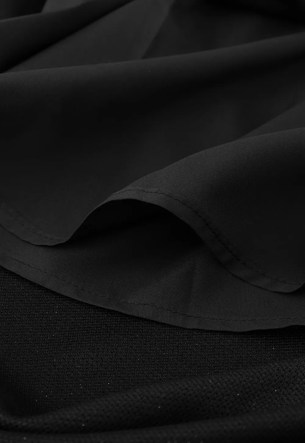 Elegant strapless midi dress with flowing skirt and textured fabric