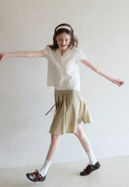 Short Sleeve Shirt with Collar and Button Front