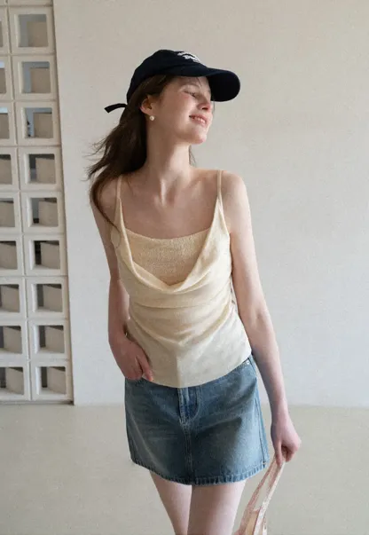 Denim mini skirt with frayed hem and front pockets