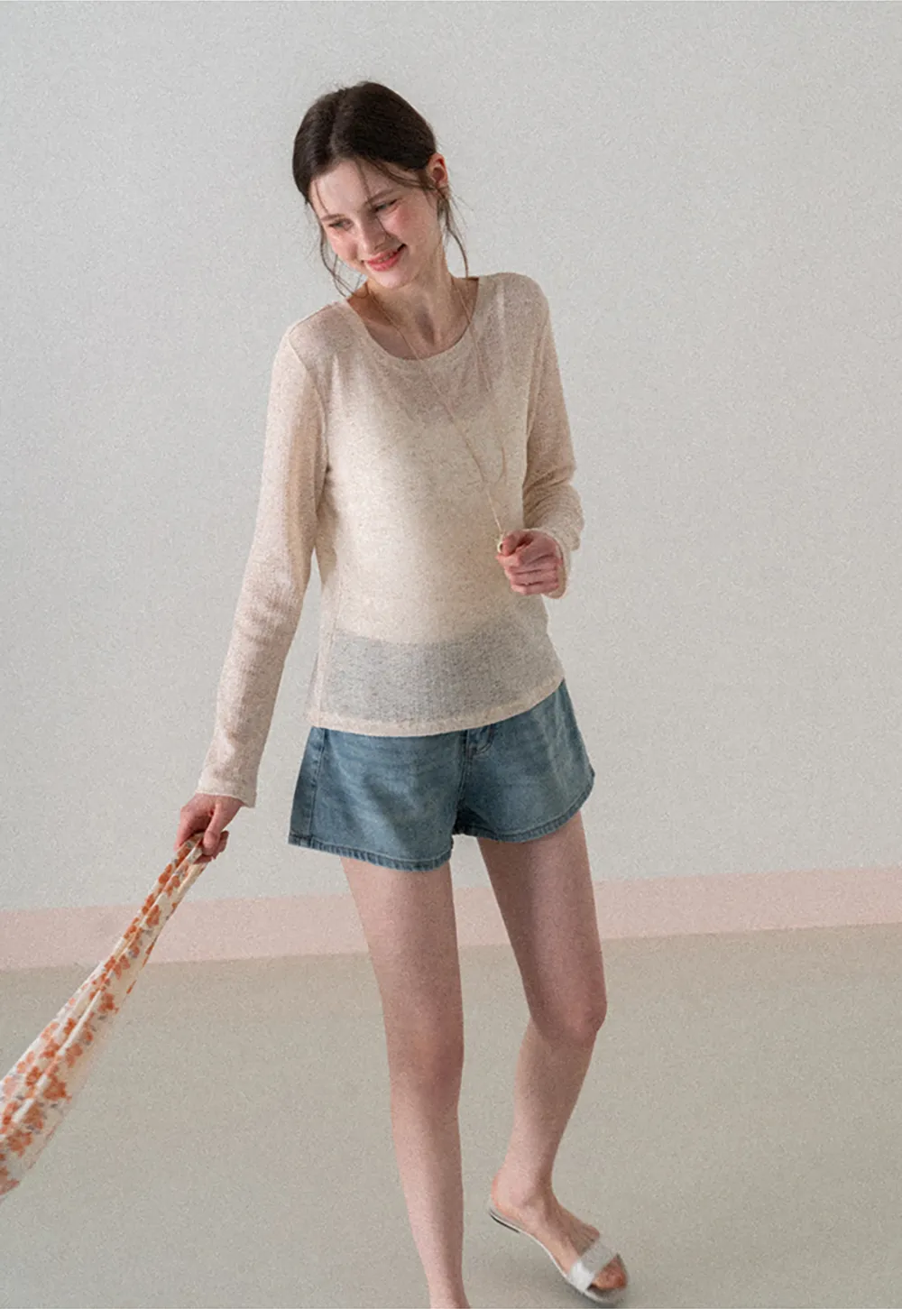 High waist denim shorts with belt loop and front pockets