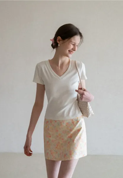 V neck short sleeve knit t shirt