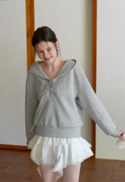 Hoodie with drawstring neckline and long sleeves