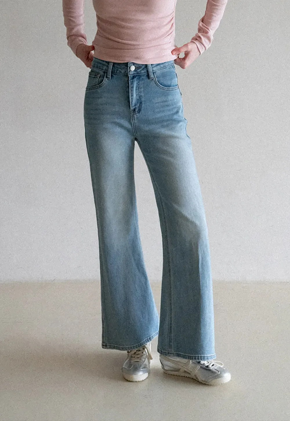 flared high waist jeans with back pocket design
