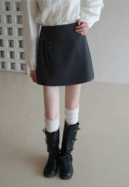 A-line mini skirt with front zipper closure