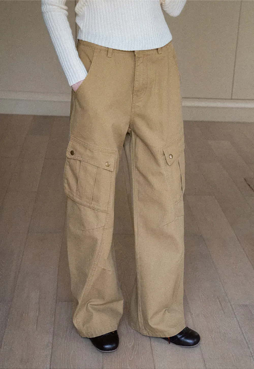 Wide leg utility pants with back pockets and side seams