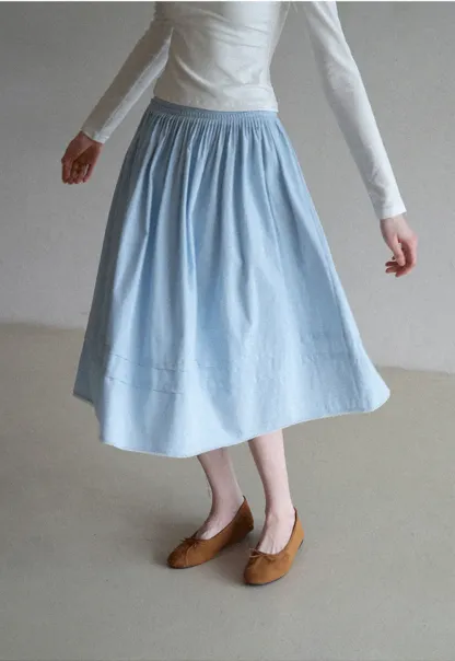 Lightweight pleated midi skirt with elastic waist