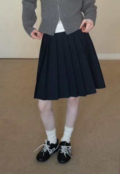 Elegant pleated midi skirt with high waist design