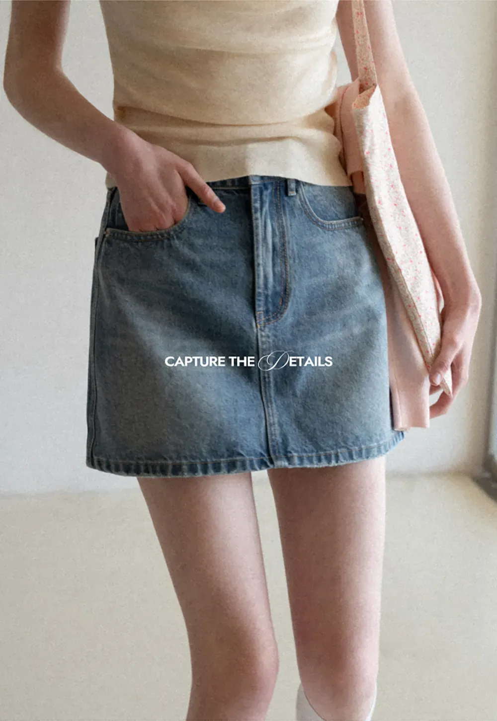 Denim mini skirt with frayed hem and front pockets