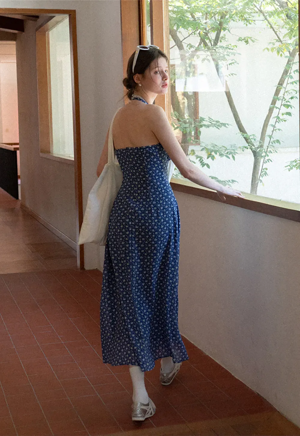 Halter neck dress with floral print and lace trim