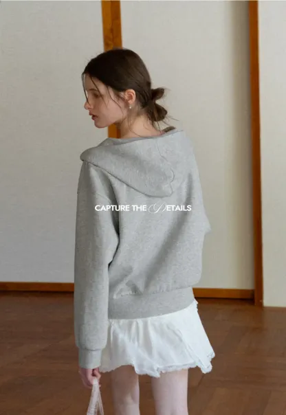 Hoodie with drawstring neckline and long sleeves