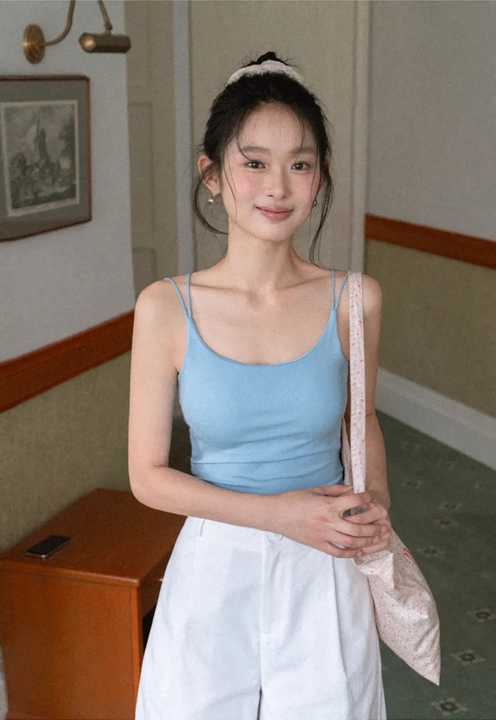 Thin strap scoop neck fitted tank top