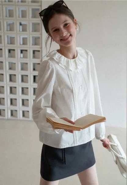 Elegant Blouse with Ruffled Collar and Pintuck Detail