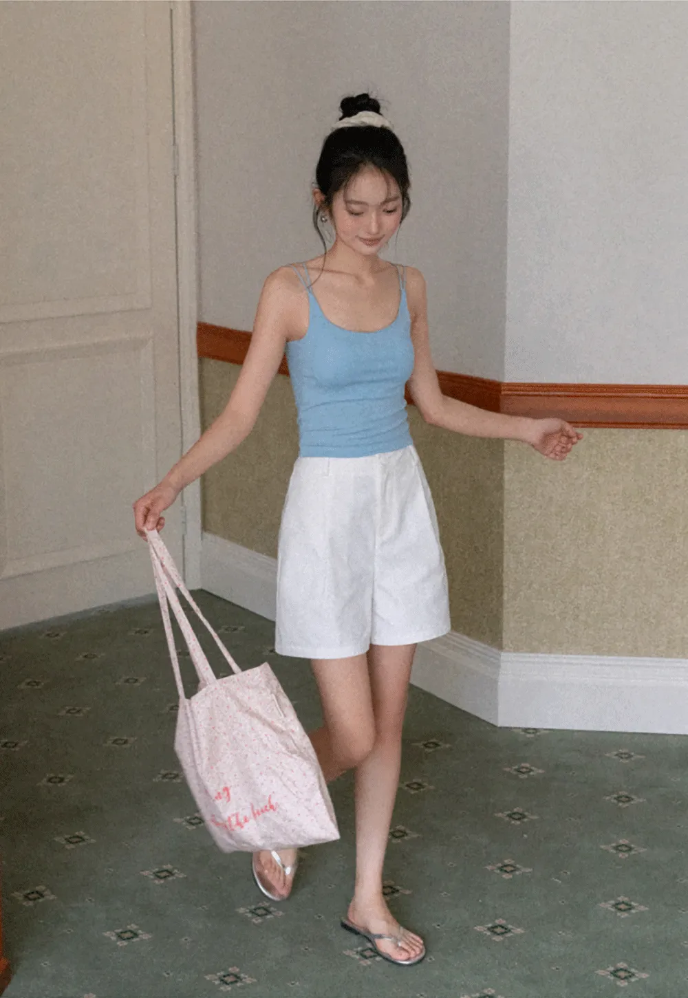 Thin strap scoop neck fitted tank top