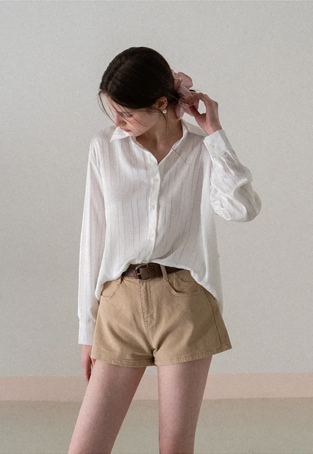 High waist denim shorts with belt loop and front pockets