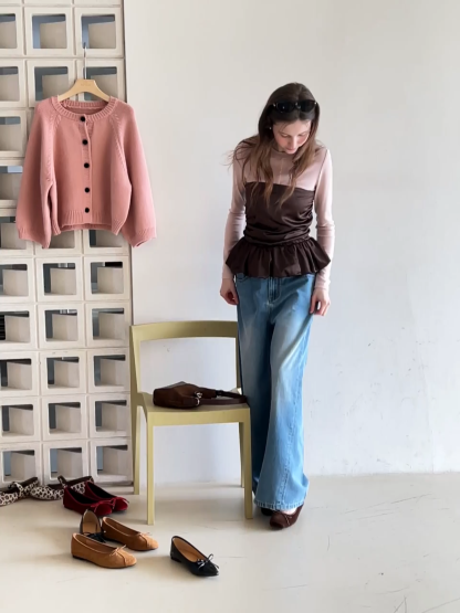 Wide leg denim jeans with high waist design