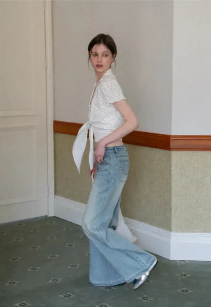 Wide leg flared denim jeans with front pockets