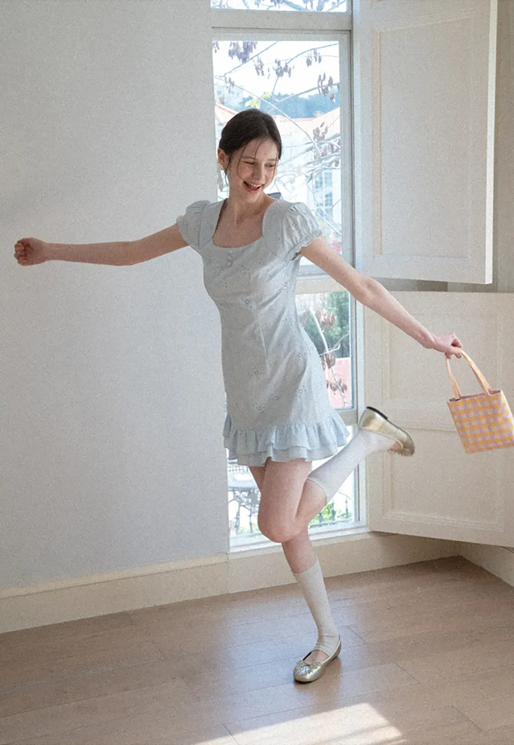 Eyelet dress with puff sleeves and ruffled hem