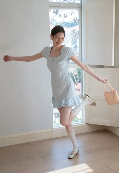 Eyelet dress with puff sleeves and ruffled hem