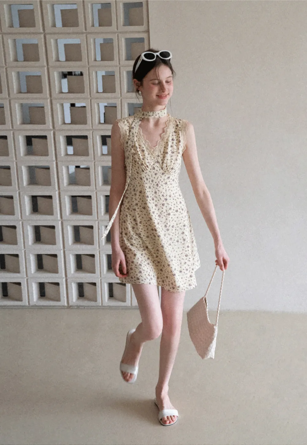 Floral Print Sleeveless Dress with Lace Trim and Choker Neckline